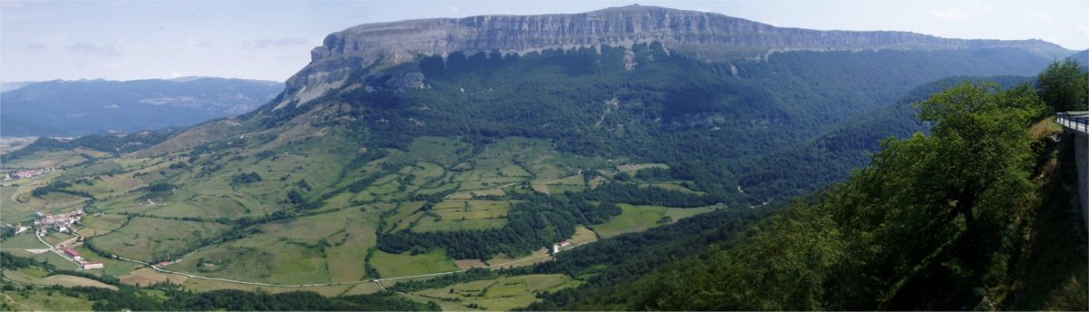 Lizarraga mendateko behatokitik ikusita