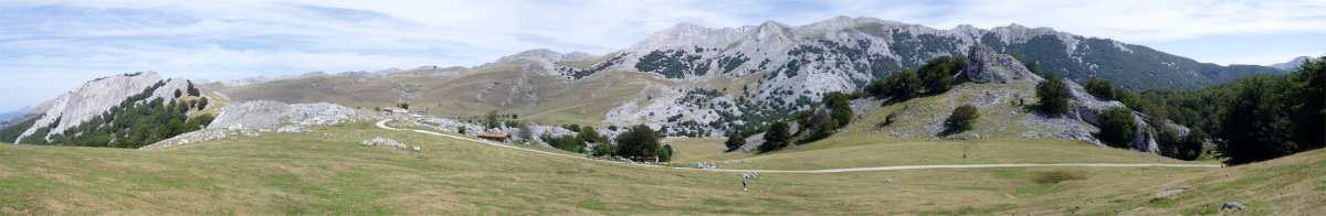 Ipar-ekialdera ikuspegi zabala Petrinaitz ingurutik