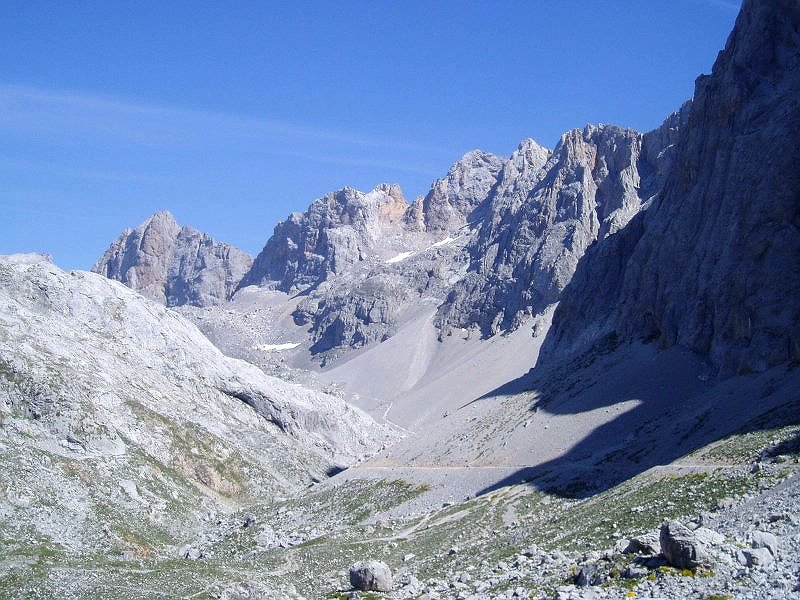 Picos de Santa Ana eta Torre de Los Horcados Rojos hego-ekialdetik ikusita