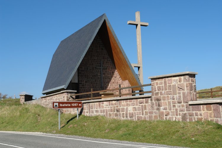 Ibañeta mendatean dagoen ermita