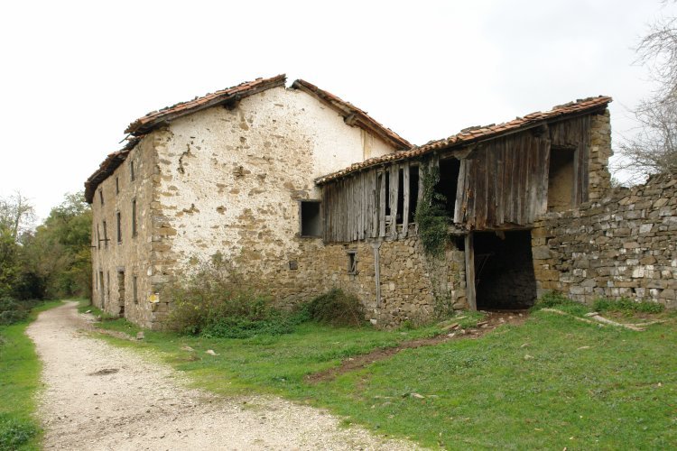 Agorretako benta, Santio Bidearen bazterrean