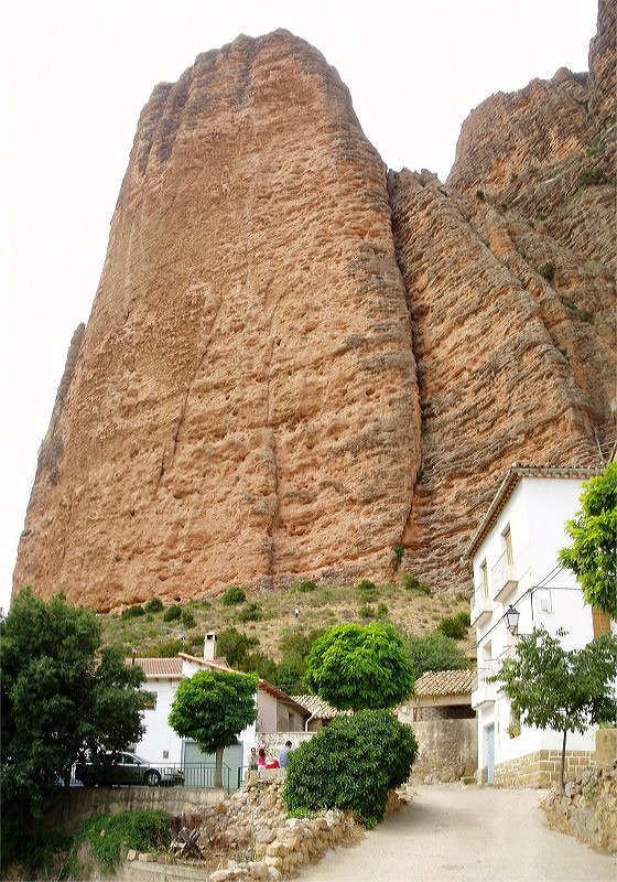 Pisón mailoa Rigloseko kaleetatik ikusita