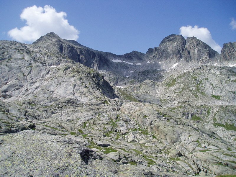 Tuc Orientau eta Creu de Colomèrs ipar-ekialdetik ikusita
