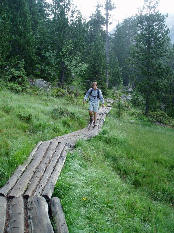 Banhs de Tredòsetik Colomèrs aterpera doan bidearen pasarte bat