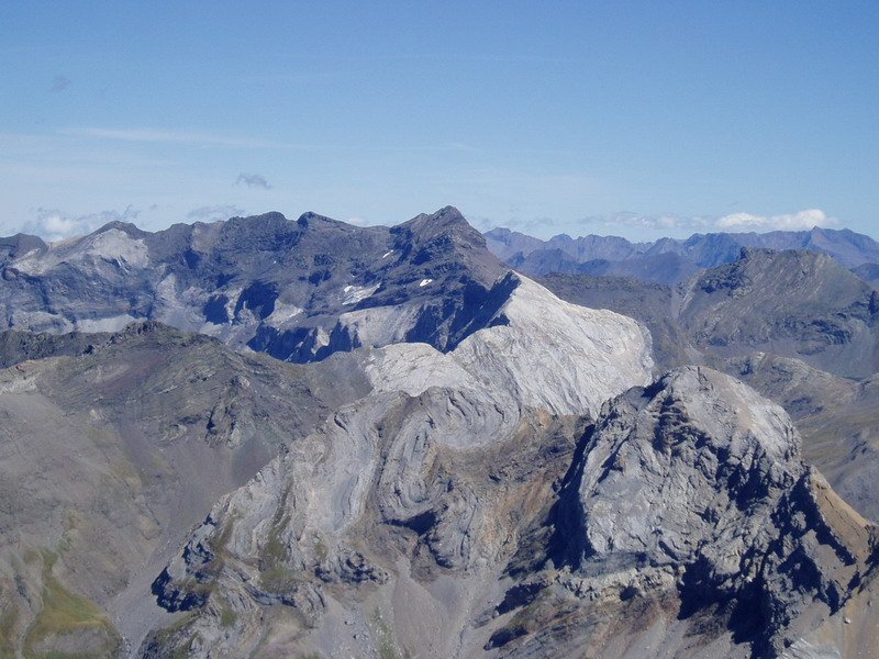 Mendebaldetik ikusita, Astazou Handitik