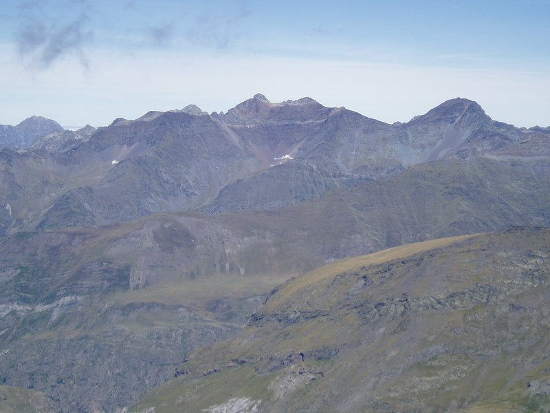 Hego-mendebaldetik ikusita, Astazou Handitik