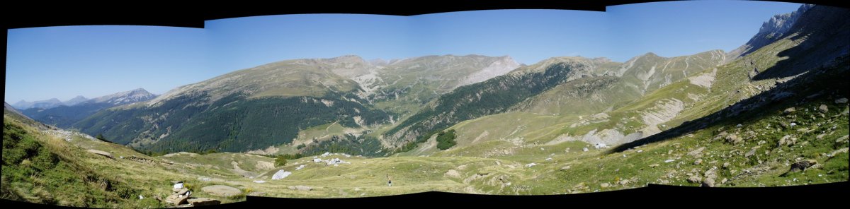 Chandalán haitzartera igotzen den bidetik iparraldera ikuspegia