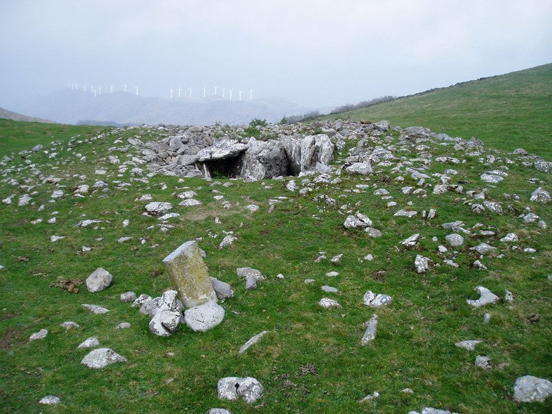 Bi Aizpen Sepulture trikuharria