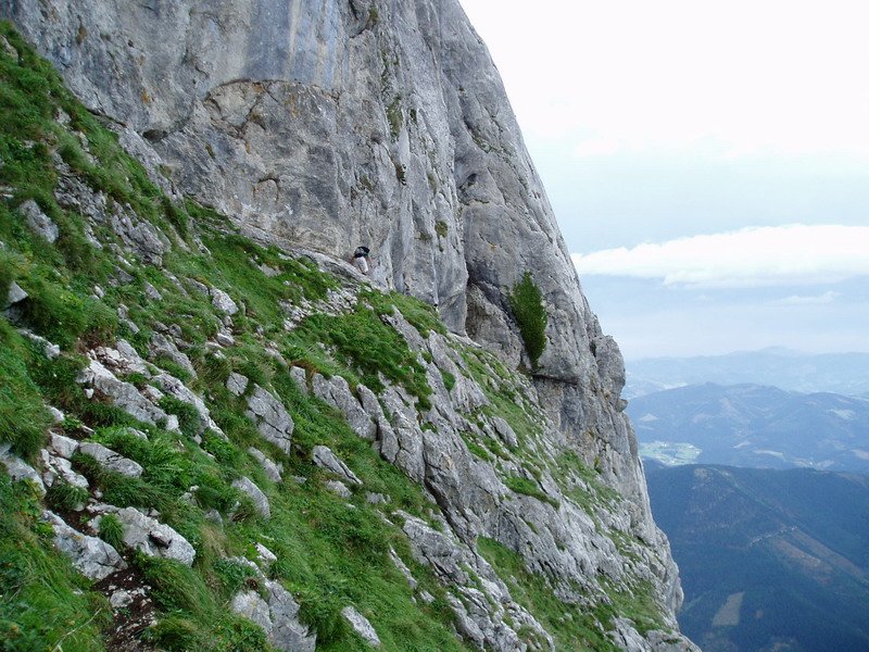 Hego-ekialdeko aurpegiko erlaitzeko bidea Mariren kobatik itzultzen