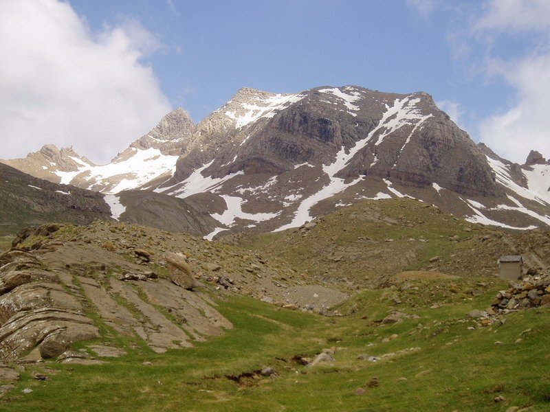Punta Escarra eta Hombro de Escarra mendebaldetik ikusita