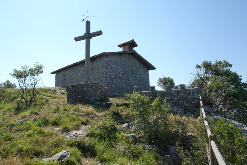 Tontorreko gurutzea eta baseliza