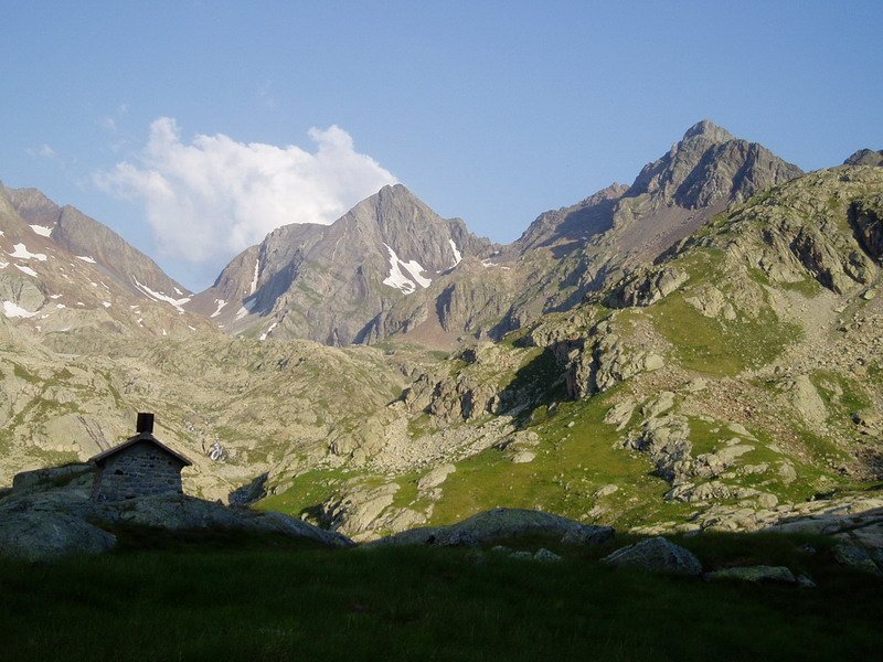 Piedrafita eta Punta Zarre ekialdetik ikusita, Bachimañako goiko urtegitik
