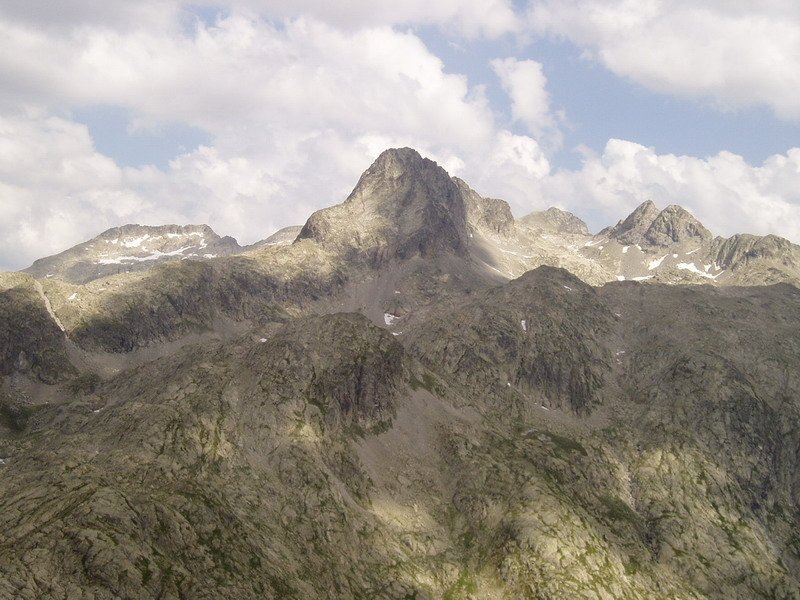 Ipar-mendebaldetik ikusita