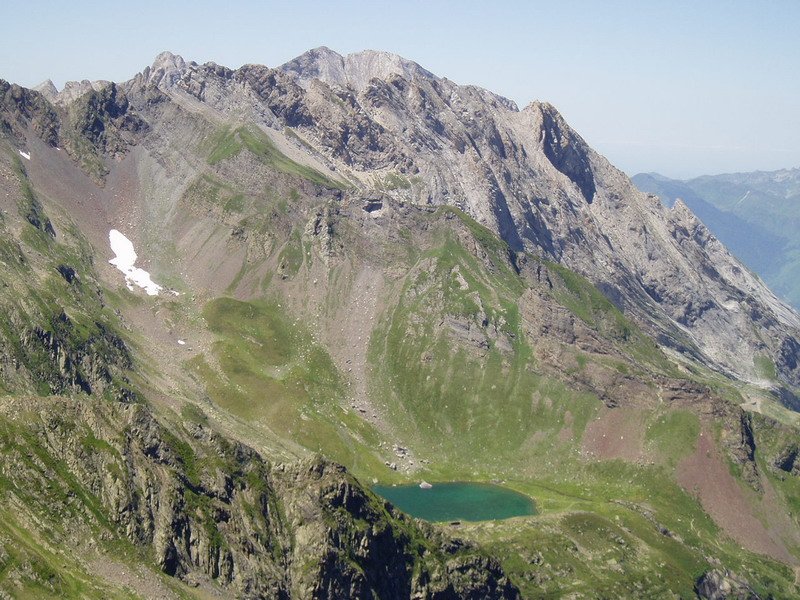 Pène Médaa eta Pic de Ger bata bestearen aurrean Sanctusetik ikusita, ekialdetik