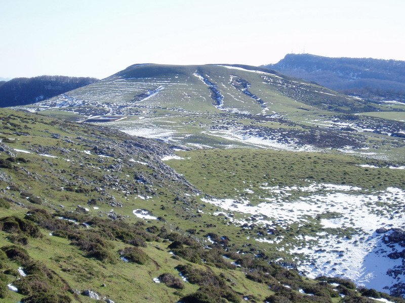 Ipar-mendebaldetik ikusita