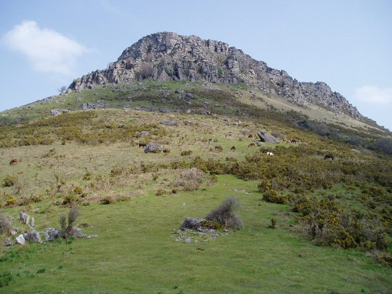 Irumuga lepotik igotzen den bidetik ikusita