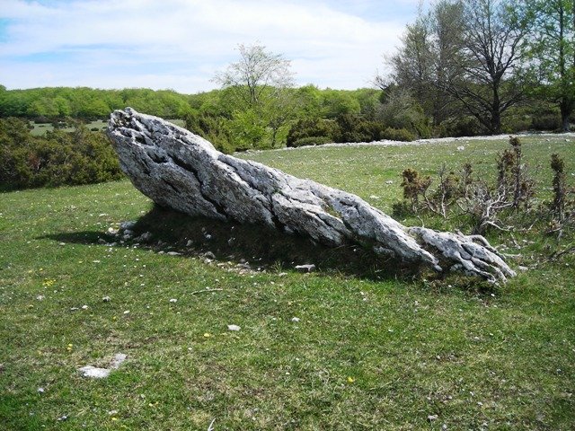 Otsaportilloko  monolitoa