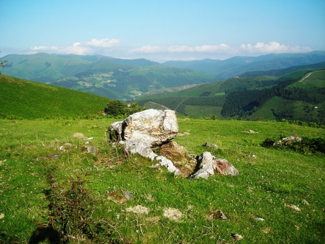 Añoeneako trikuharria