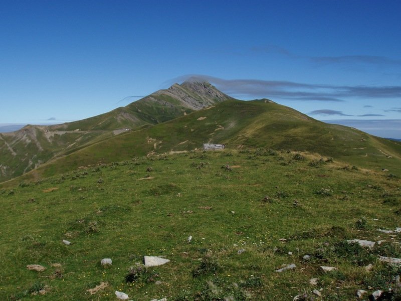 Betzulagainako gailurra (1590m) eta Orhi