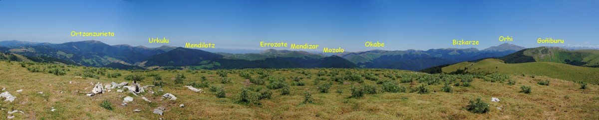 Panorama Auztarriko gailurretik 