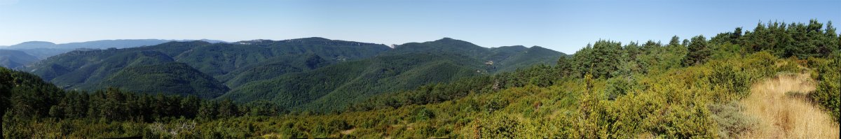 Beiegu hegoaldeko mendiak gailurraren inguruetatik