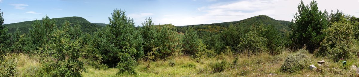 Makirriainmendiko gailurra, atzean Ortxikasko