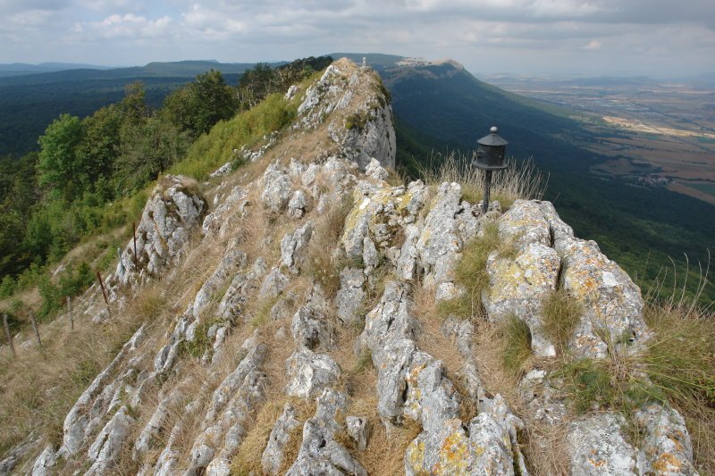Ekialdeko tontorretik bestera begira