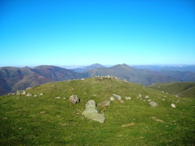 Urdanarre hegoko harrespila.