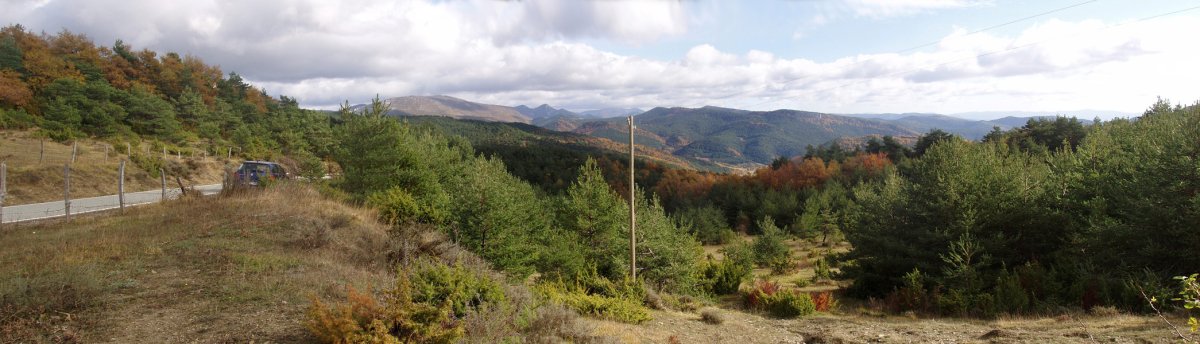 Arriasgoiti ibarreko mendiak Erreako errepidetik