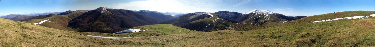 Zaguako gailurra (1158m) eta inguruko mendiak