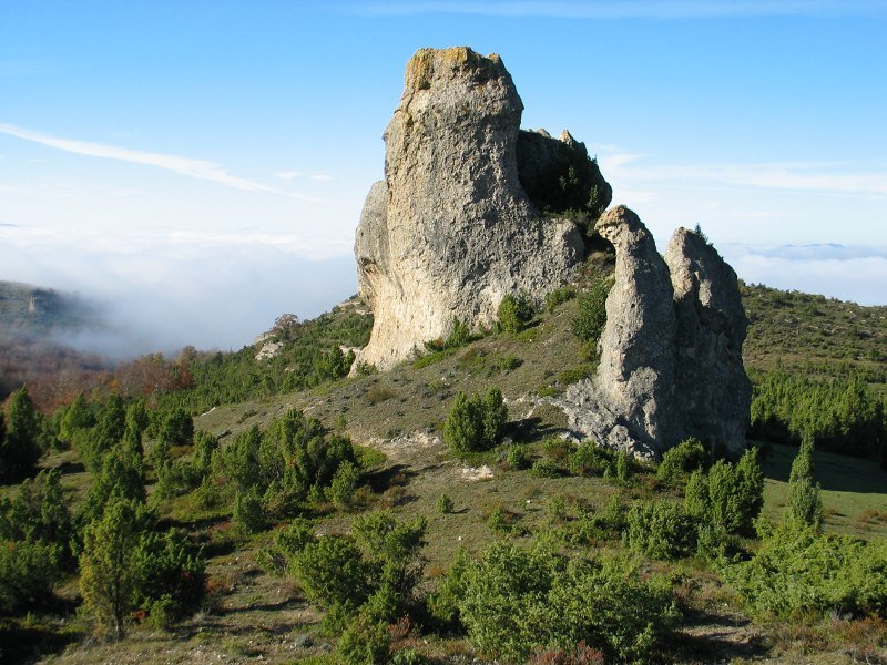Bi haitz ikusgarri Markinez aldeko bizkarrean