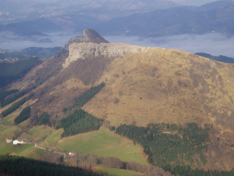 Sarastarri eta Agaotz arteko lepotik ikusita, hego-ekialdetik ikusita