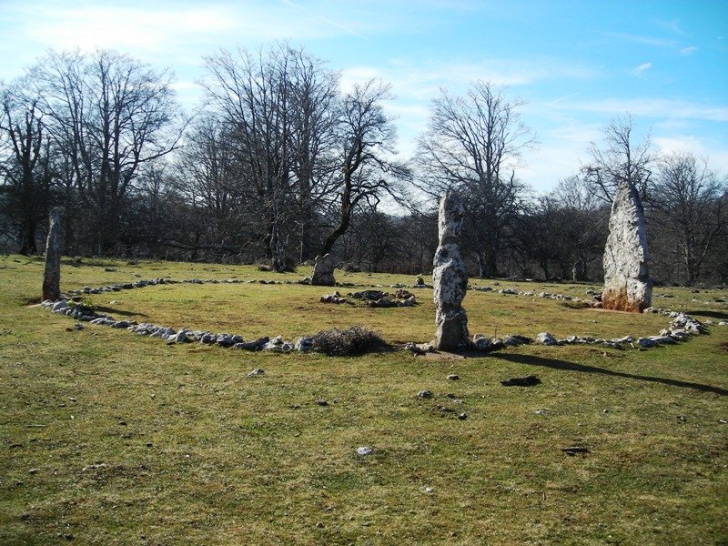 Mendiluze  harrespila