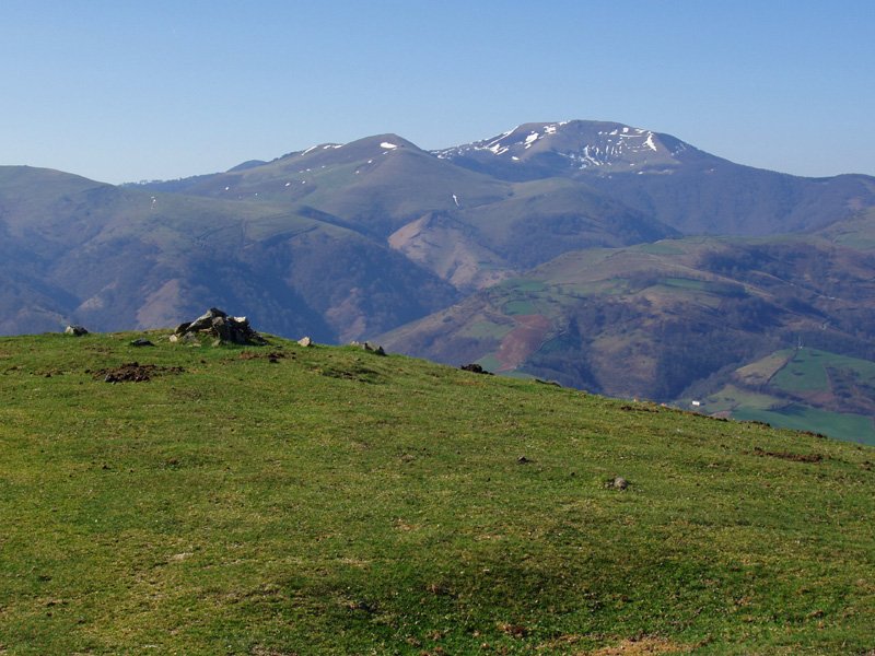 Errolako gailurra eta Adi-Iturrunburu