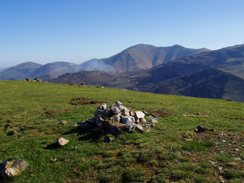 Errolako gailurra eta Adartza