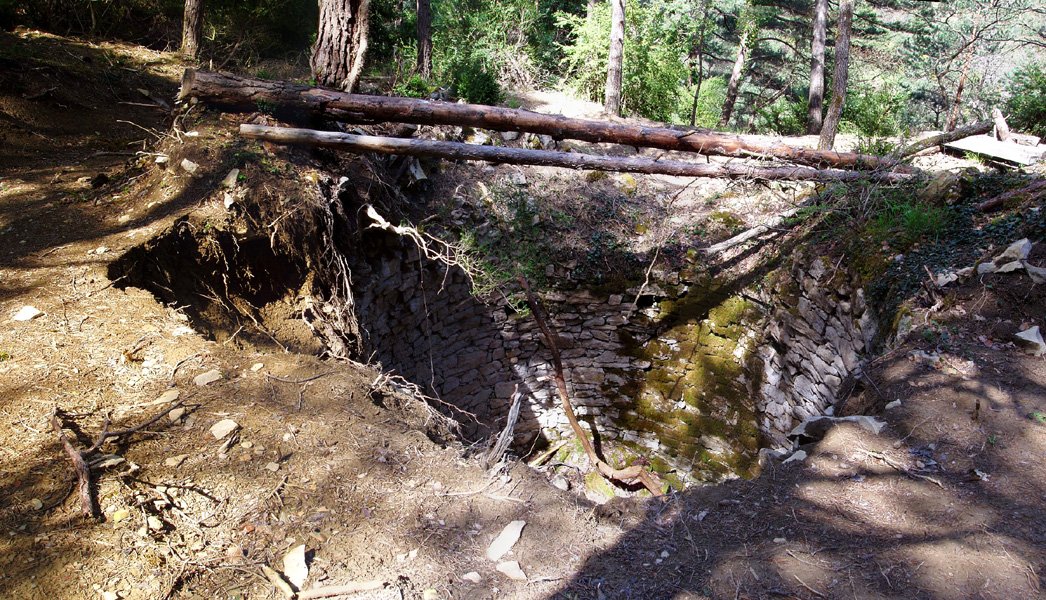 Mendiorozko antzinako elurzuloa