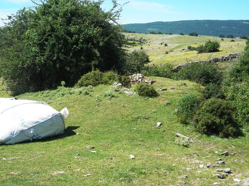 Medios  txabola tumularra
