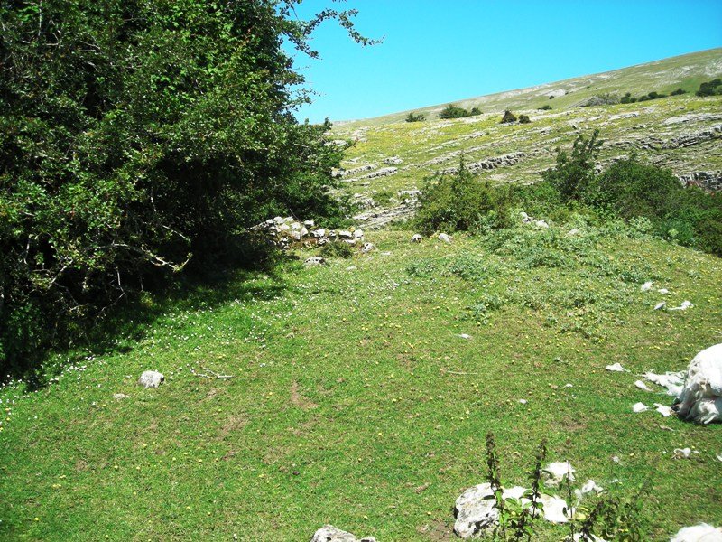 Medios  txabola tumularra