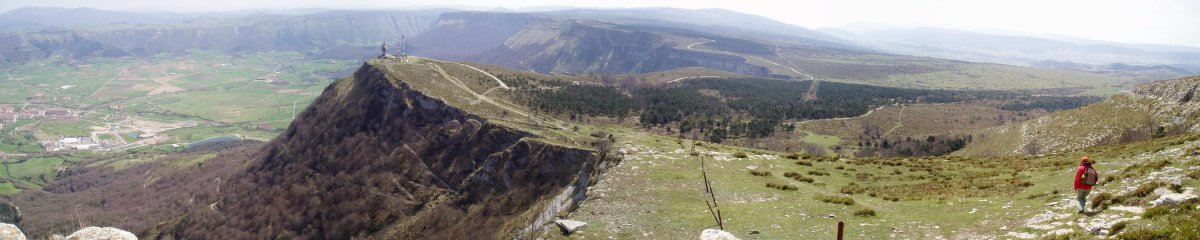 Ipar-mendebaldetik ikusita