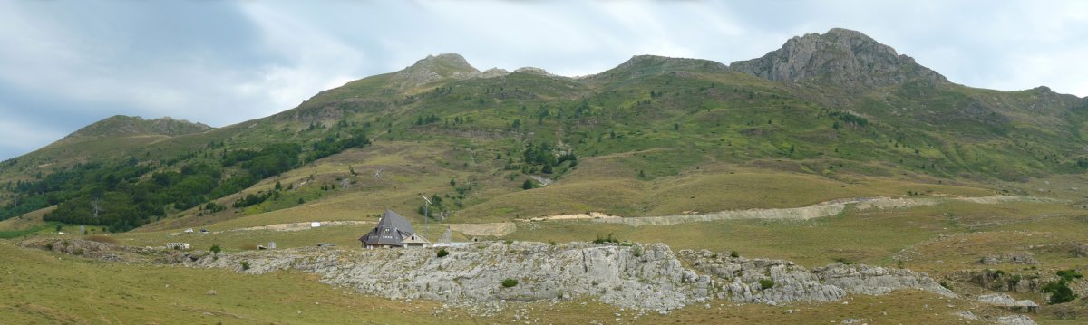 Aterpea Lakhurako hegietan