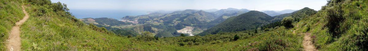 Aterpetik Arnoko Gurutzera igotzen den bidea