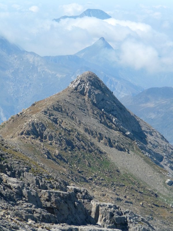 Irudi  bitxia: Ukerdi, Xardekagaina eta Orhi elkarren gainean