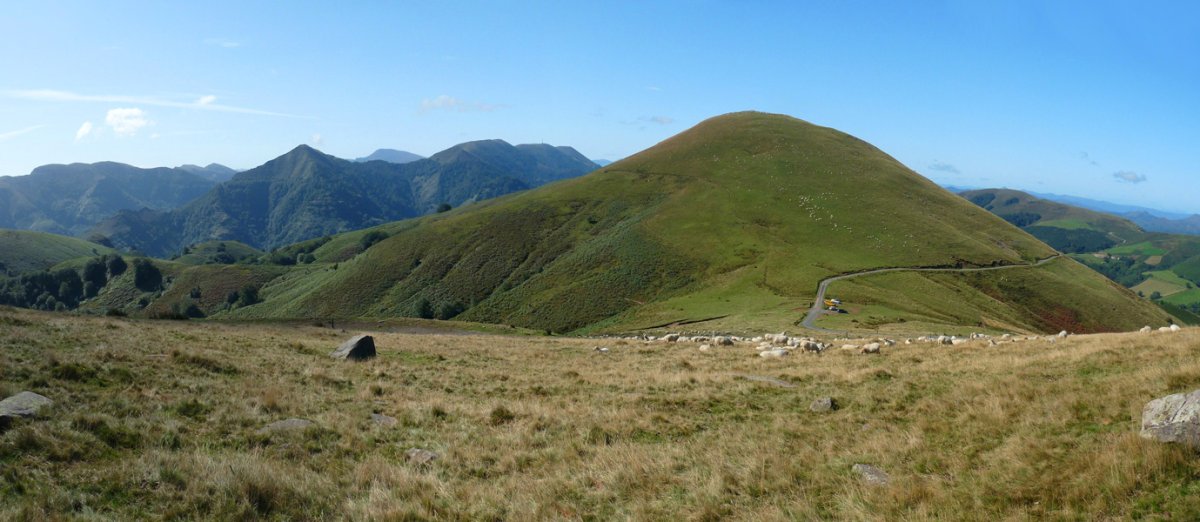 Iguzkimendi eta Mehatseko lepoa Artzamendiko hegietatik