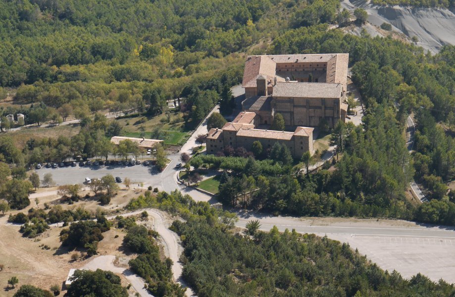 Leireko monastegia igoerako bidetik