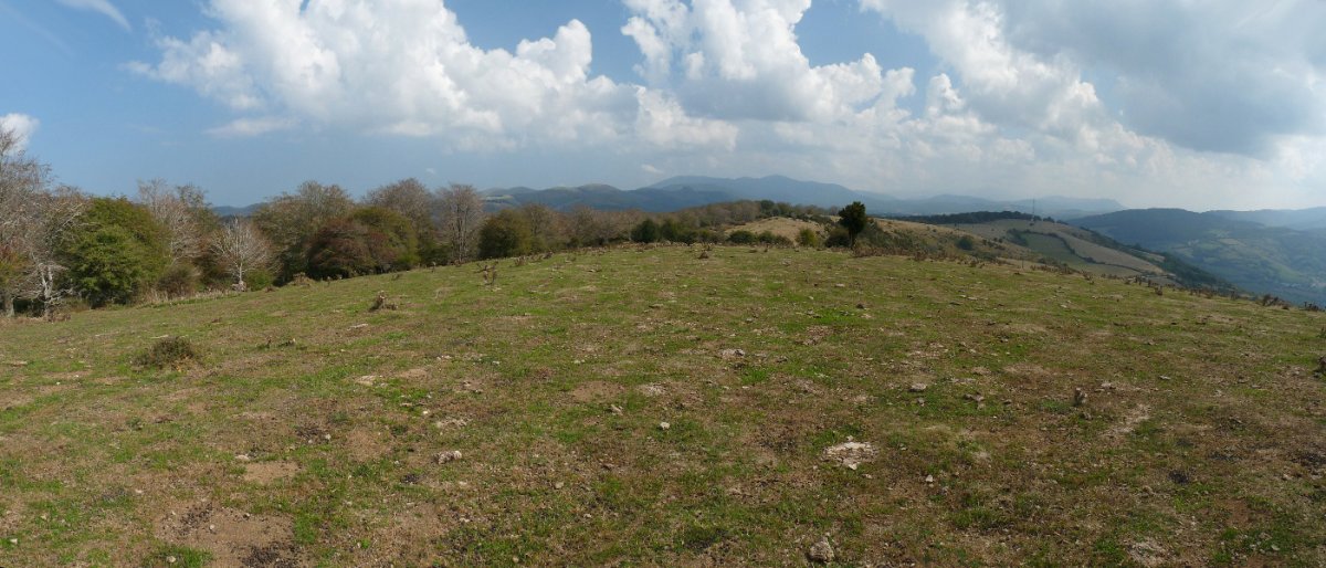 Mearondoko gailurra. Hondoan, Ixpuluketako errepetidorea