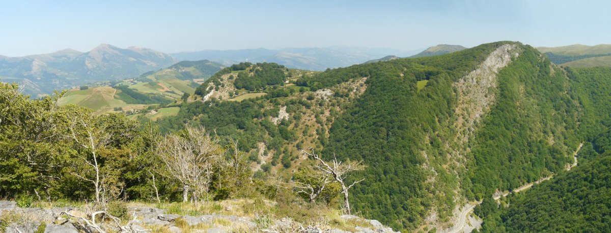 Intsusako Harmala mendebaldetik