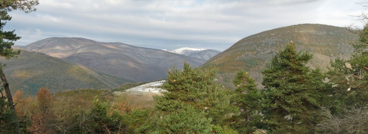 Azegi, Mendiren iparraldeko auzokoa