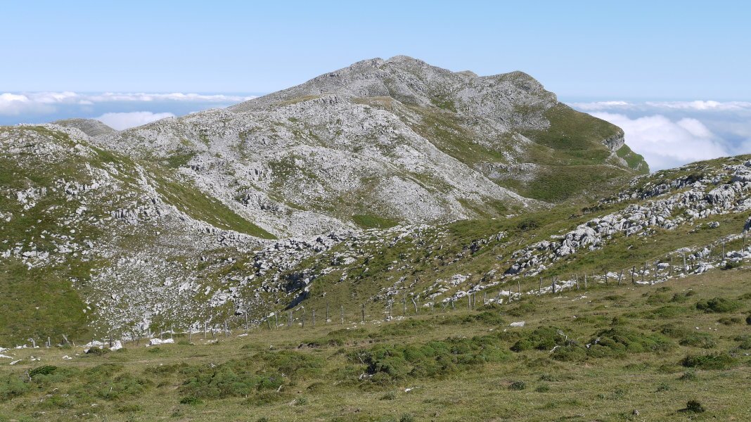 Intzako Dorreko bizkarretik ikusita