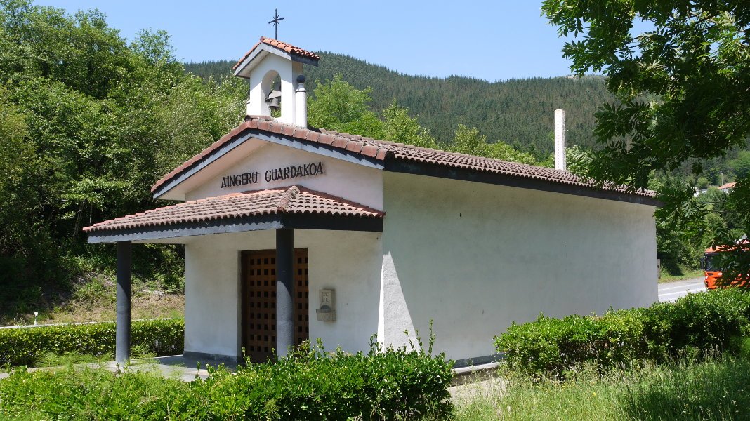 Aingeru Guardakoaren ermita Mendaro aldean