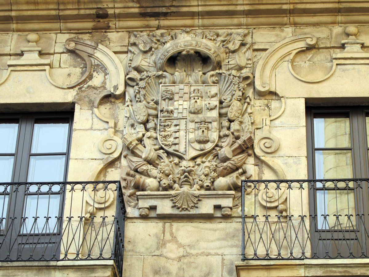 Kale Nagusiko etxe baten Armarria